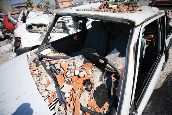 Foto - Depremin izleri silinmeye çalışıyor! Yüzlercesi sahibini bekliyor