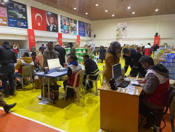 Foto - Depremin vurduğu Adıyaman'da ilk sosyal market açıldı