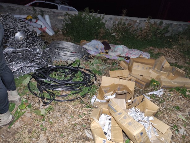 Foto - Depremin yaşandığı Göle'de vatandaşlar geceyi sokakta geçirdi