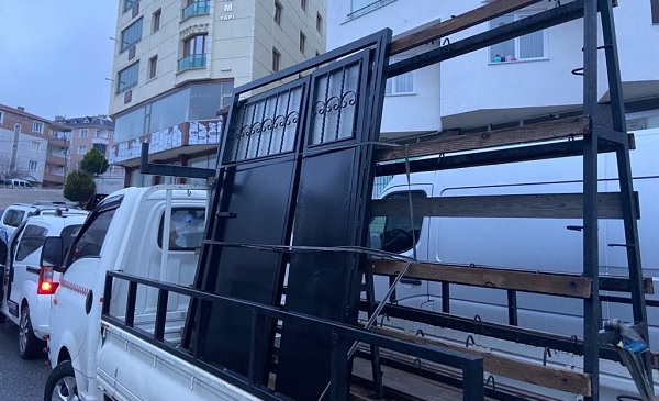 Foto - Depremler ders olmadı! 6 katlı binaya bakın nasıl zarar verdiler