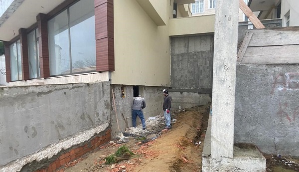 Foto - Depremler ders olmadı! 6 katlı binaya bakın nasıl zarar verdiler