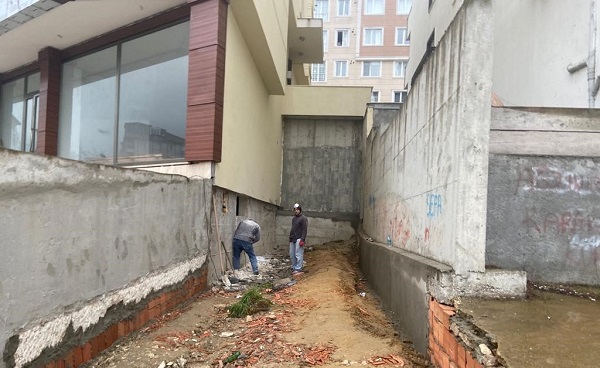 Foto - Depremler ders olmadı! 6 katlı binaya bakın nasıl zarar verdiler