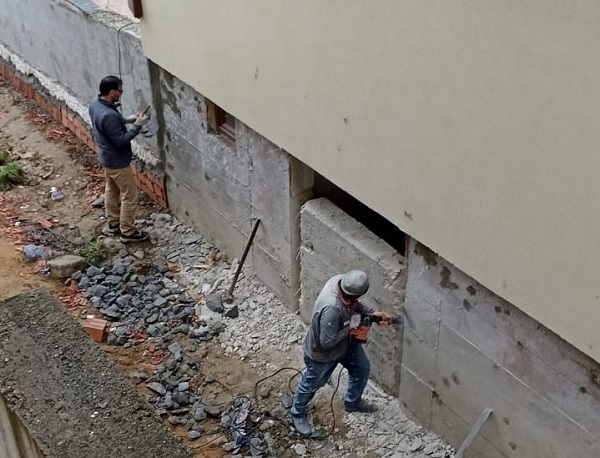 Depremler ders olmadı! 6 katlı binaya bakın nasıl zarar verdiler