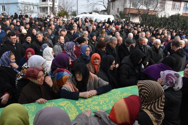 Foto - Depremlerde vefat eden 13 kişinin cenazeleri 5 ilde defnedildi