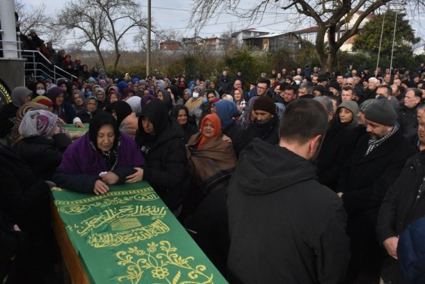 Depremlerde vefat eden 13 kişinin cenazeleri 5 ilde defnedildi