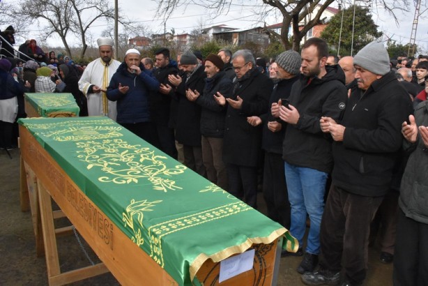 Foto - Depremlerde vefat eden 13 kişinin cenazeleri 5 ilde defnedildi