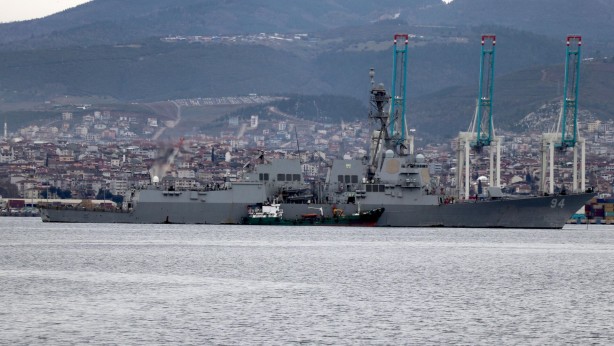 Foto - Depremlere neden olduğu iddia edilen ABD savaş gemisi bu kez oraya demirledi!