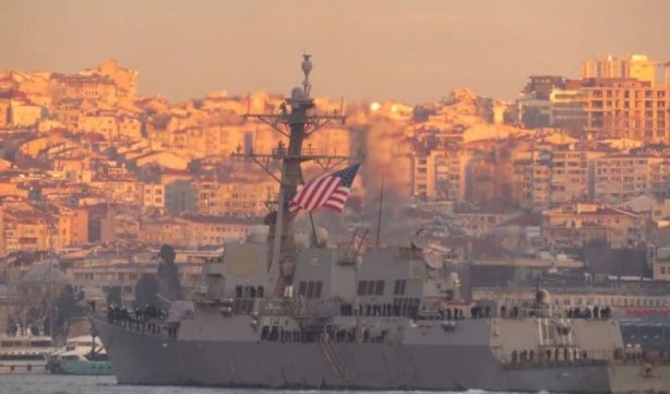 Foto - Depremlere neden olduğu iddia edilen ABD savaş gemisi bu kez oraya demirledi!