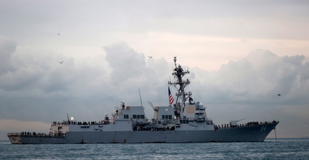 Foto - Depremlere neden olduğu iddia edilen ABD savaş gemisi bu kez oraya demirledi!