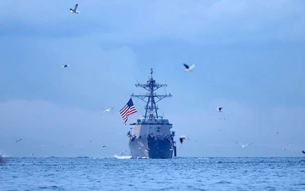 Depremlere neden olduğu iddia edilen ABD savaş gemisi bu kez oraya demirledi!