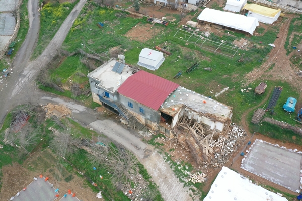 Foto - Depremlerin ikiye böldüğü tepelik alan böyle görüntülendi