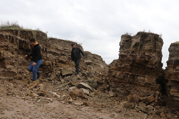 Foto - Depremlerin ikiye böldüğü tepelik alan böyle görüntülendi