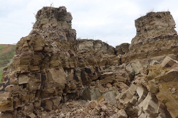 Foto - Depremlerin ikiye böldüğü tepelik alan böyle görüntülendi