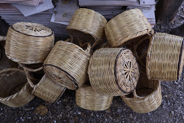 Foto - Depremzede ailenin geçim kapısı oldu! Bakın nehir kenarından ne topluyorlar