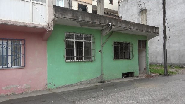 Foto - Depremzede aileye yuva olacak evi kullanılamaz hale getirdiler!