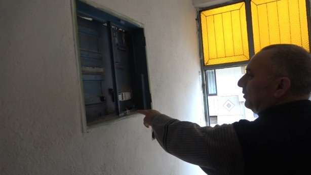 Foto - Depremzede aileye yuva olacak evi kullanılamaz hale getirdiler!