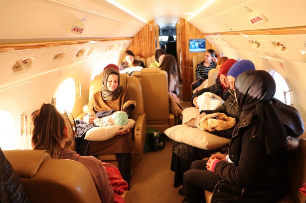 Foto - Depremzede bebekler Cumhurbaşkanlığı uçağıyla Ankara'ya götürülüyor