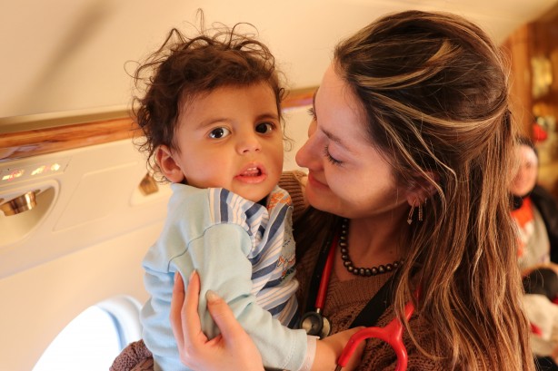 Foto - Depremzede bebekler Cumhurbaşkanlığı uçağıyla Ankara'ya götürülüyor