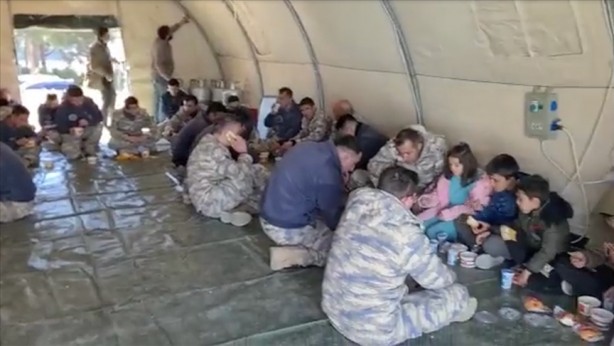 Foto - Depremzede çocuklardan askerlere duygu dolu mektuplar ve resimler