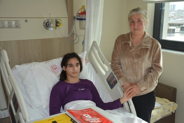 Foto - Depremzede öğrenci hem tedavi görüyor hem de LGS’ye çalışıyor