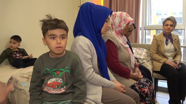 Foto - Depremzede şehit ağabeyi: Kendilerini bilmezler devlete atıp tuttu!