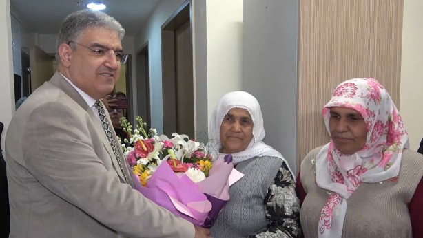 Foto - Depremzede şehit ağabeyi: Kendilerini bilmezler devlete atıp tuttu!