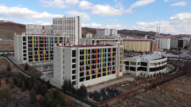 Foto - Depremzede şehit ağabeyi: Kendilerini bilmezler devlete atıp tuttu!