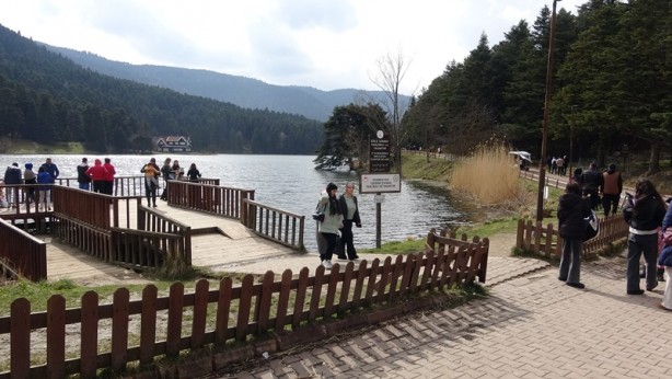 Foto - Depremzede vatandaşlarımız Gölcük Tabiat Parkı'na götürüldü
