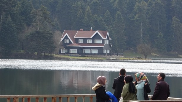 Foto - Depremzede vatandaşlarımız Gölcük Tabiat Parkı'na götürüldü