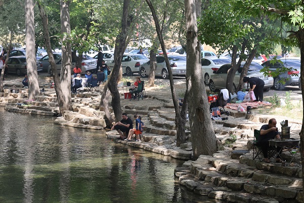 Foto - Depremzedeler burada stres atıyor! Burada suyun dibi bulunamıyor
