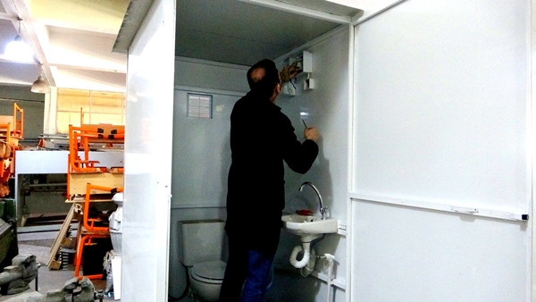 Foto - Depremzedeler için seyyar tuvalet üretimi