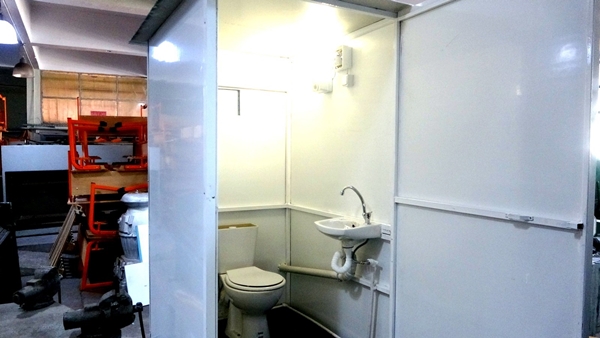 Depremzedeler için seyyar tuvalet üretimi