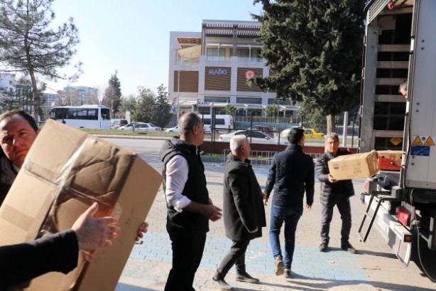 Foto - Depremzedeler için "ücretsiz market" kuruldu