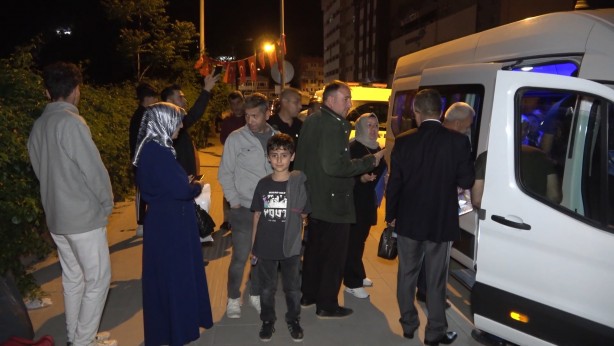 Foto - Depremzedeler sandık için geri dönüyor: Seçime saatler kala yola çıktılar