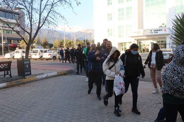 Foto - Depremzedeleri dolandıran 17 zanlı yakalandı