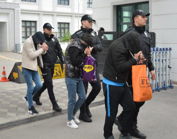 Depremzedeleri dolandıran çete çökertildi