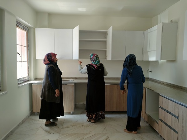 Foto - Depremzedenin büyük şaşkınlığı! Kendi gözleriyle görmek istedi