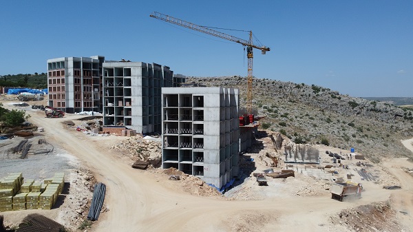 Foto - Depremzedenin büyük şaşkınlığı! Kendi gözleriyle görmek istedi