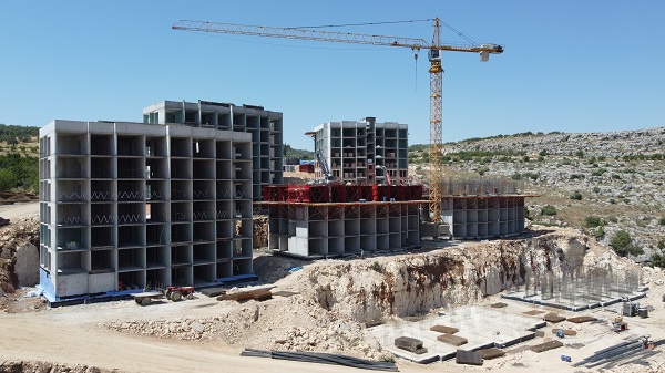 Foto - Depremzedenin büyük şaşkınlığı! Kendi gözleriyle görmek istedi