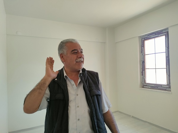 Depremzedenin büyük şaşkınlığı! Kendi gözleriyle görmek istedi