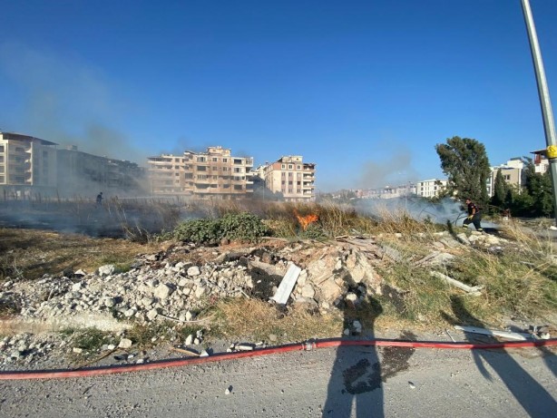 Foto - Depremzedenin çadırı yangında küle döndü