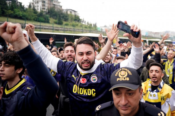 Foto - Derbi öncesi binlerce Fenerbahçeliden RAMS Park’a çıkarma