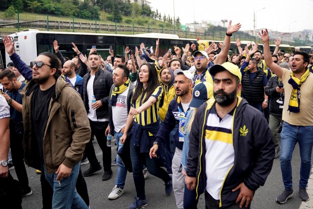 Foto - Derbi öncesi binlerce Fenerbahçeliden RAMS Park’a çıkarma