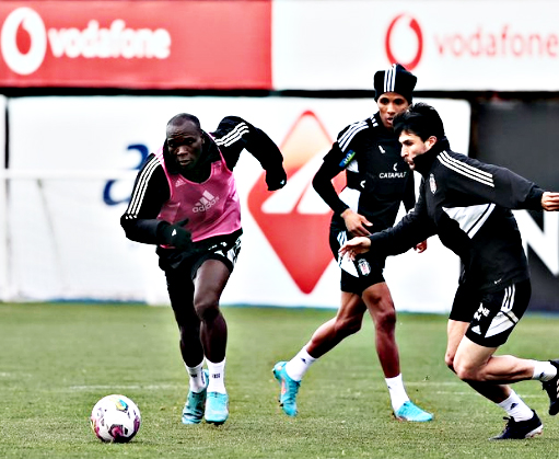 Foto - Derbi öncesinde ilk kapışma başladı bile... Sürpriz gelişme!