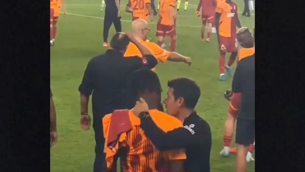Foto - Derbi sonunda Batshuayi'nin hareketleri dikkat çekti: Yanına giden isim ona ne dedi?