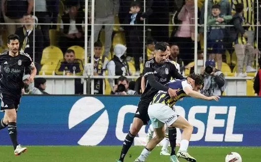 Foto - Derbi tarihinde bir daha kolay kolay yaşanmaz... Fenerbahçe tribünlerinden sürpriz hareket!