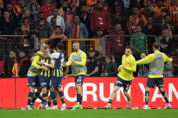 Foto - Derbide Djiku'nun gördüğü kırmızı kart doğru mu? Öyle yorumlar geldi ki akıllara ziyan…