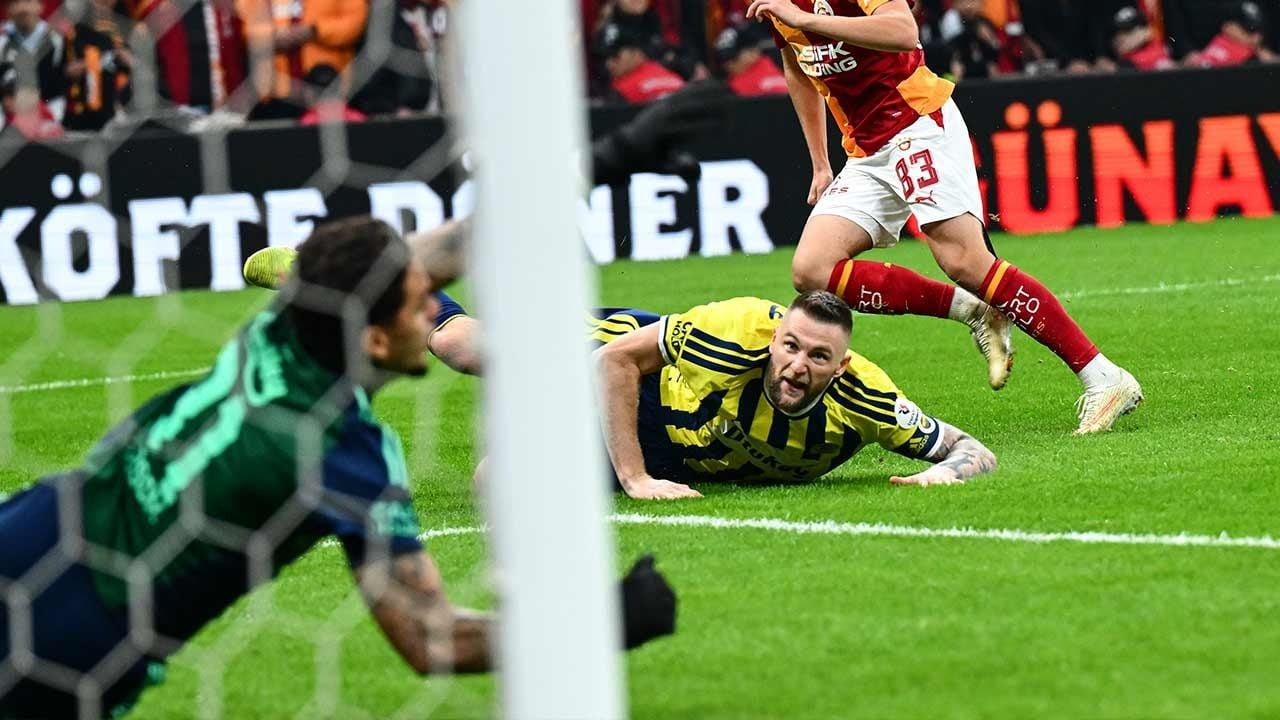 Foto - Derbide Fenerbahçelilerin alkışladığı tek bir oyuncu oldu...