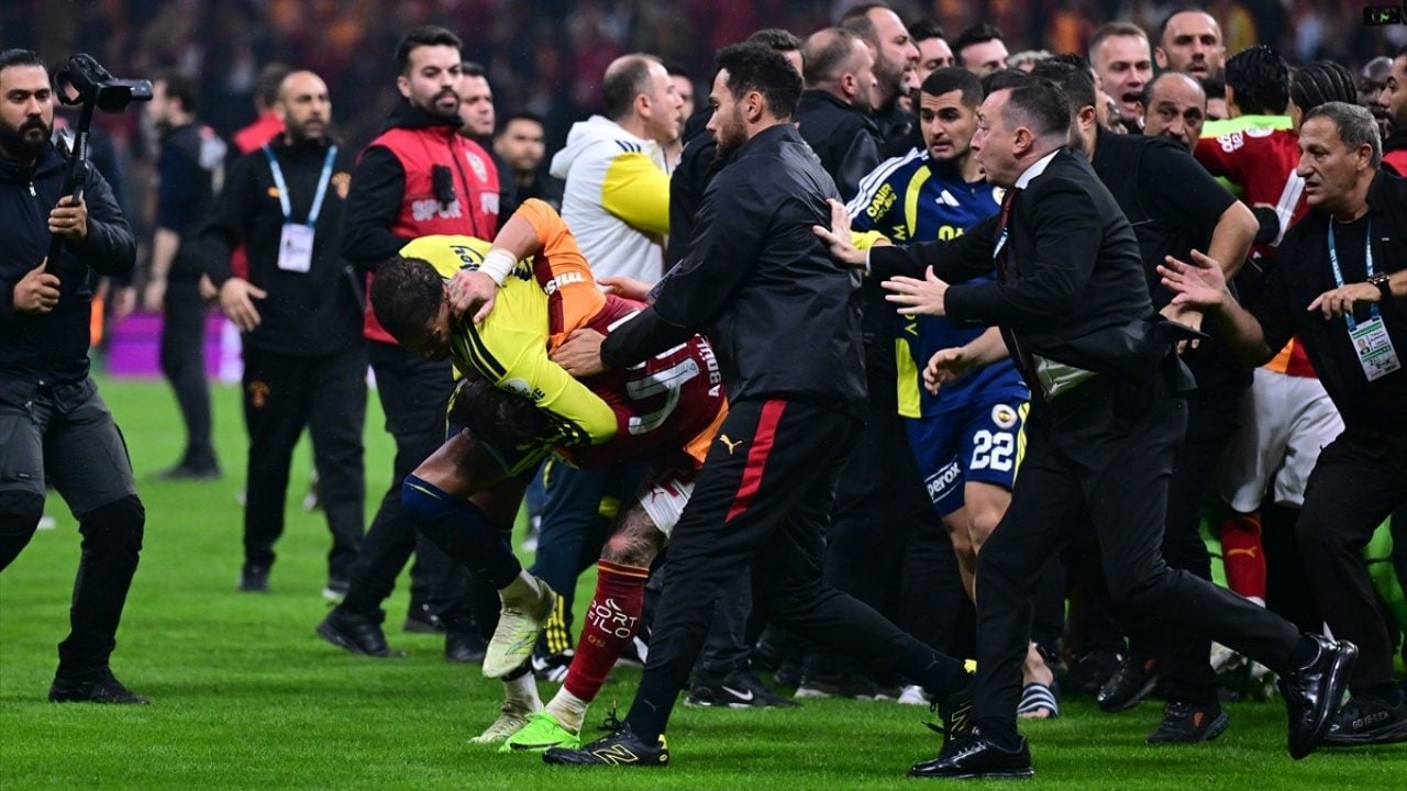 Foto - Derbide ortalık karışmıştı! Hukukçu isim Kerem'e 10 maç ceza istedi