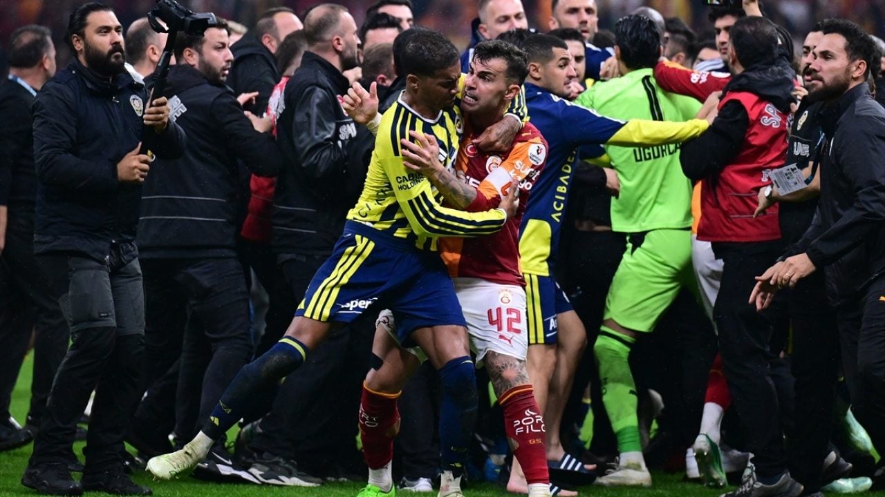 Foto - Derbide ortalık karışmıştı! Hukukçu isim Kerem'e 10 maç ceza istedi